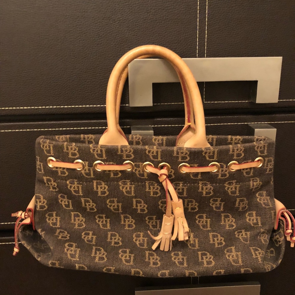 Dooney and Bourke Printed Fabric Purse, like new!